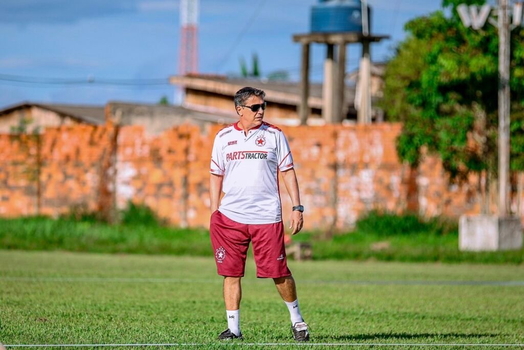 Após derrota, Ulisses Torres reúne elenco e faz cobranças