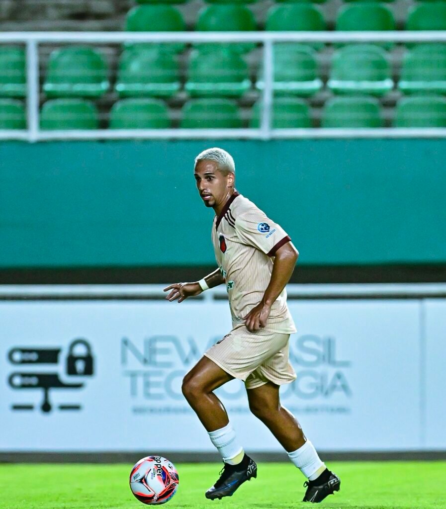 Humaitá goleia o São Francisco e assume liderança do Estadual