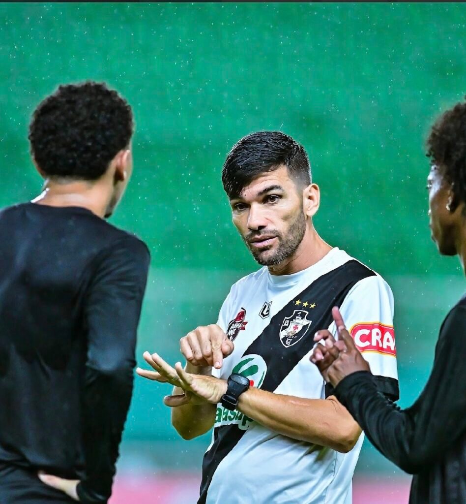 Kinho Brito vai comandar o Vasco na partida decisiva de sábado