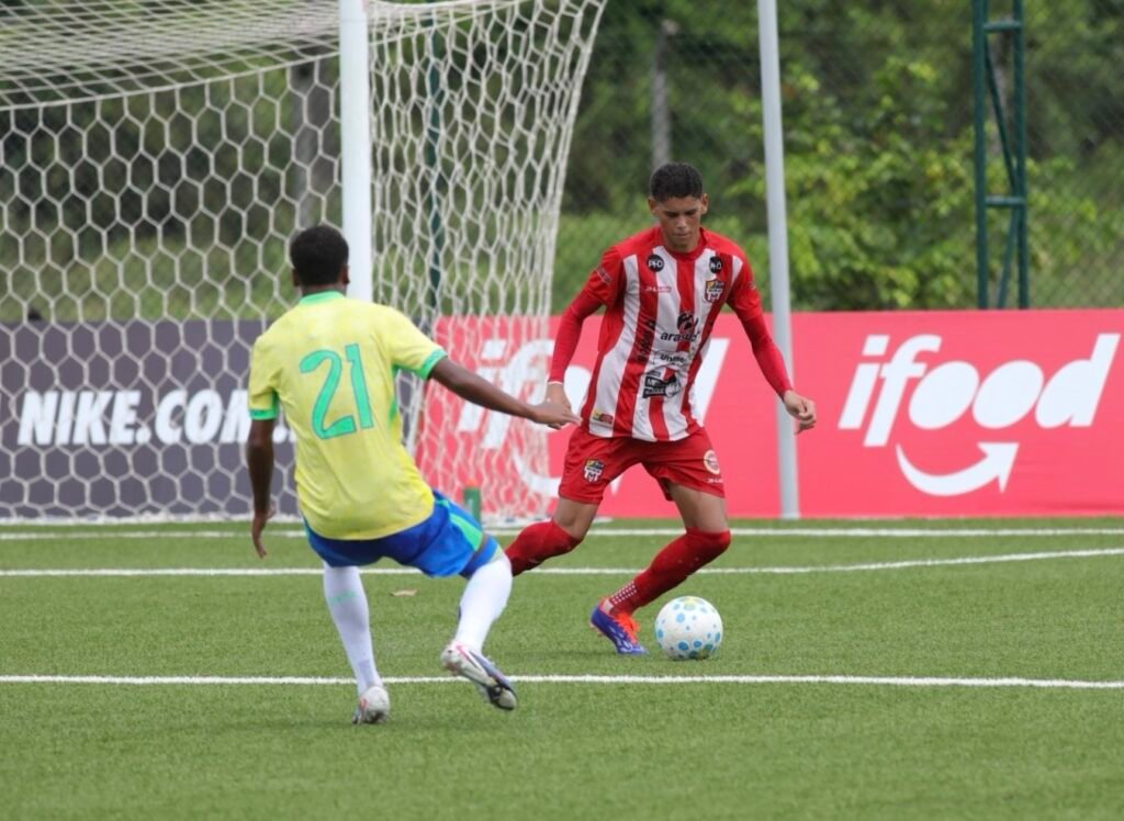 Seleção Brasileira Sub-15 bate o Santa Cruz em duelo amistoso