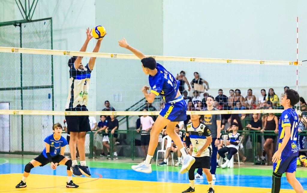 Jotas e Teles mantém favoritismo e triunfam na abertura do Estadual Sub-18