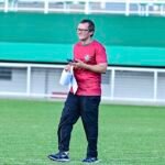 Ivan Mazzuia comanda treino do Independência no CT do Ceilândia