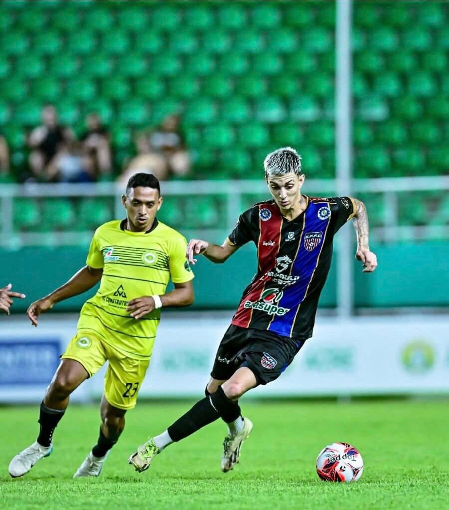 Igor Oliveira confirma a contratação do volante João Gomes