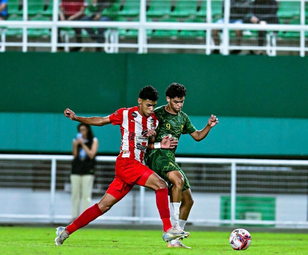 Santa Cruz bate o Andirá e segue na liderança do Campeonato Estadual