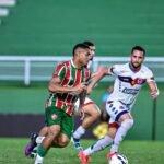 Independência toma gol de bicicleta e perde pênalti no empate com Porto Velho
