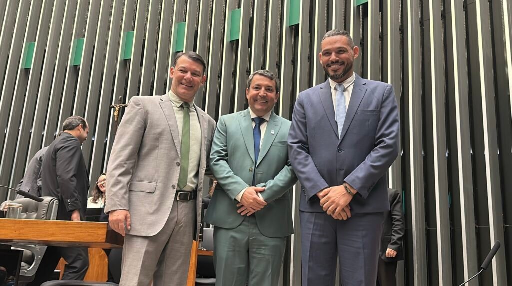 João Renato Jácome participa de sessão solene em homenagem do Dia do Esporte Escolar