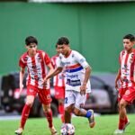 Elenco do Santa Cruz faz treino e viaja para duelo contra Paysandu