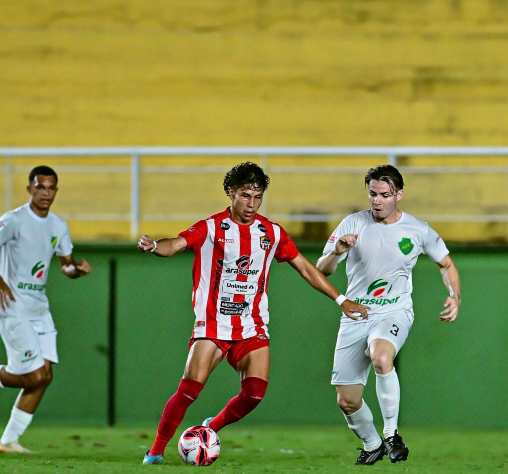 Santa Cruz faz 11 no Náuas e é líder do Campeonato Estadual