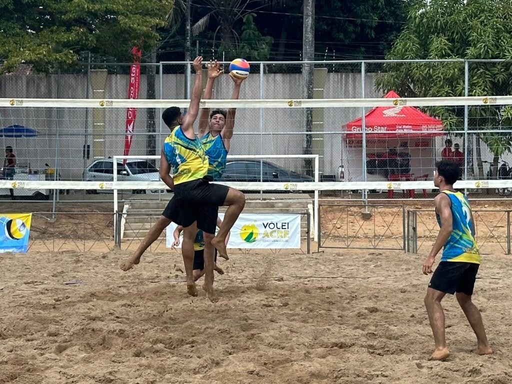 Temporada do vôlei de praia adulto inicia na praça do Juventus