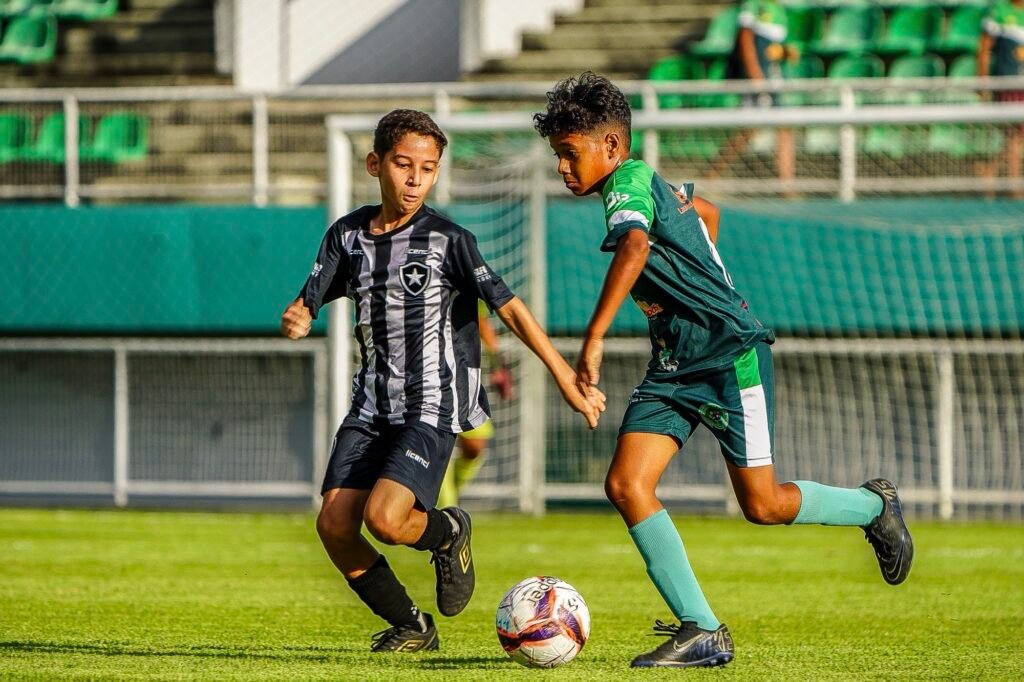 Campeonato Estadual começa boas partidas e goleadas