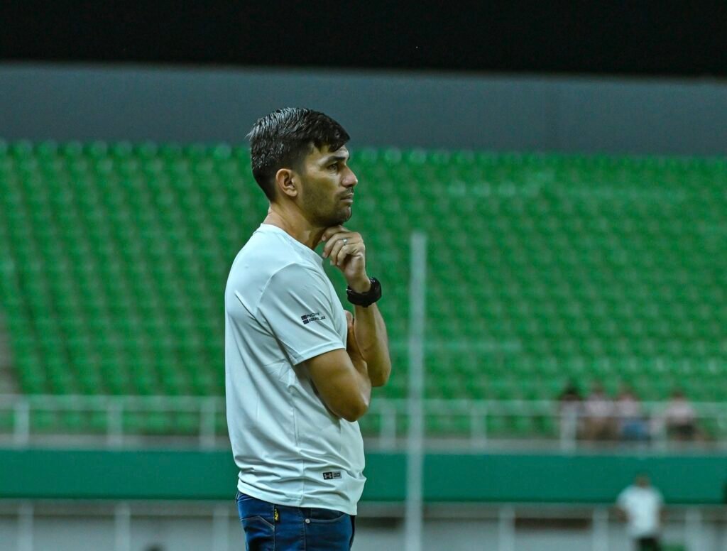 Diretoria do Atlético confirma Kinho Brito como técnico na 2ª Divisão