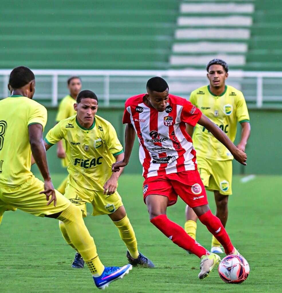 Com 5 desfalques, Santa Cruz terá time misto no fechamento da 1ª fase