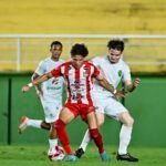 Santa Cruz e Galvez em um duelo de favoritos do título