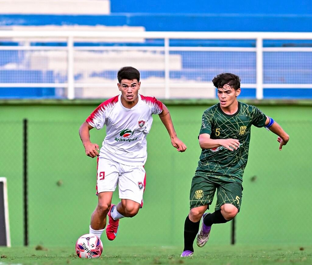 Axel fecha com futebol da Coréia e deixa o Independência