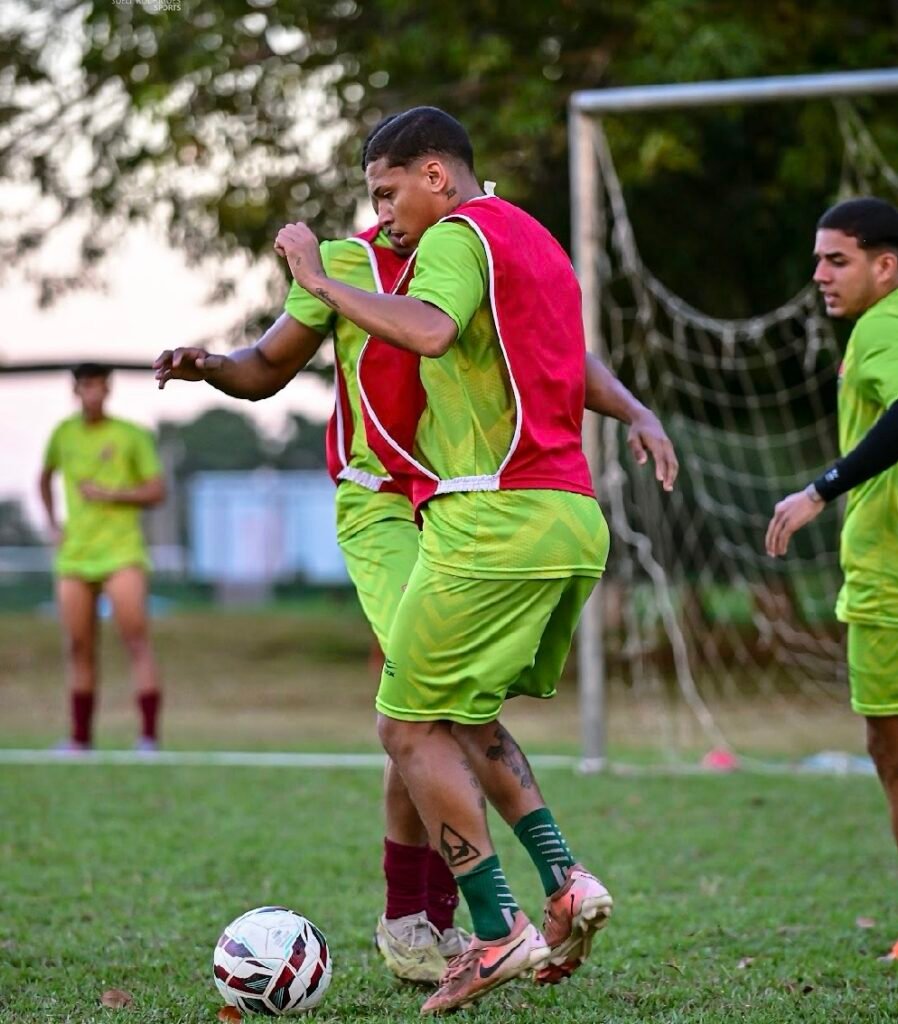 Dirigentes do Tricolor definem reforços e iniciam negociações