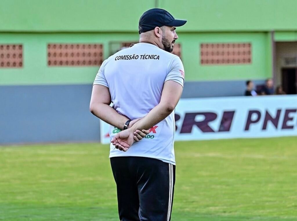Cristiano Menezes comanda tático e espera recuperação dos atletas