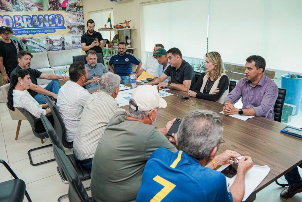 Dirigentes pedem isenção dos débitos do IPTU ao prefeito Alysson Bestene