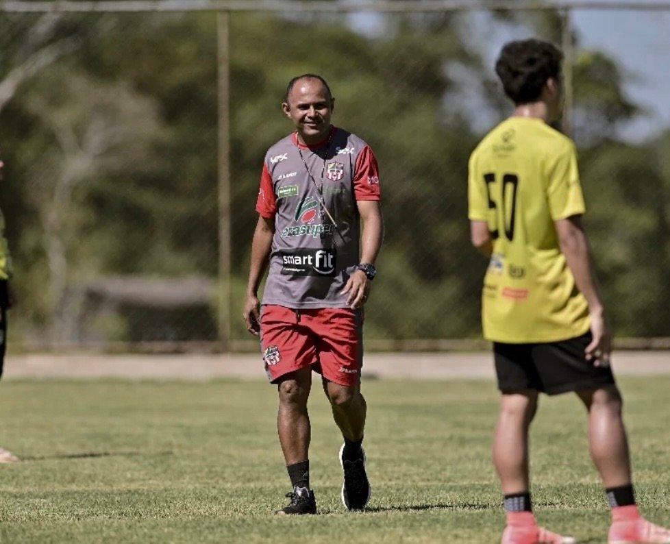 Elenco do Plácido de Castro faz treino tático e Pedro Balu pensa na estreia