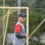 Sandro Resende fecha renovação e fica no Santa Cruz em 2027